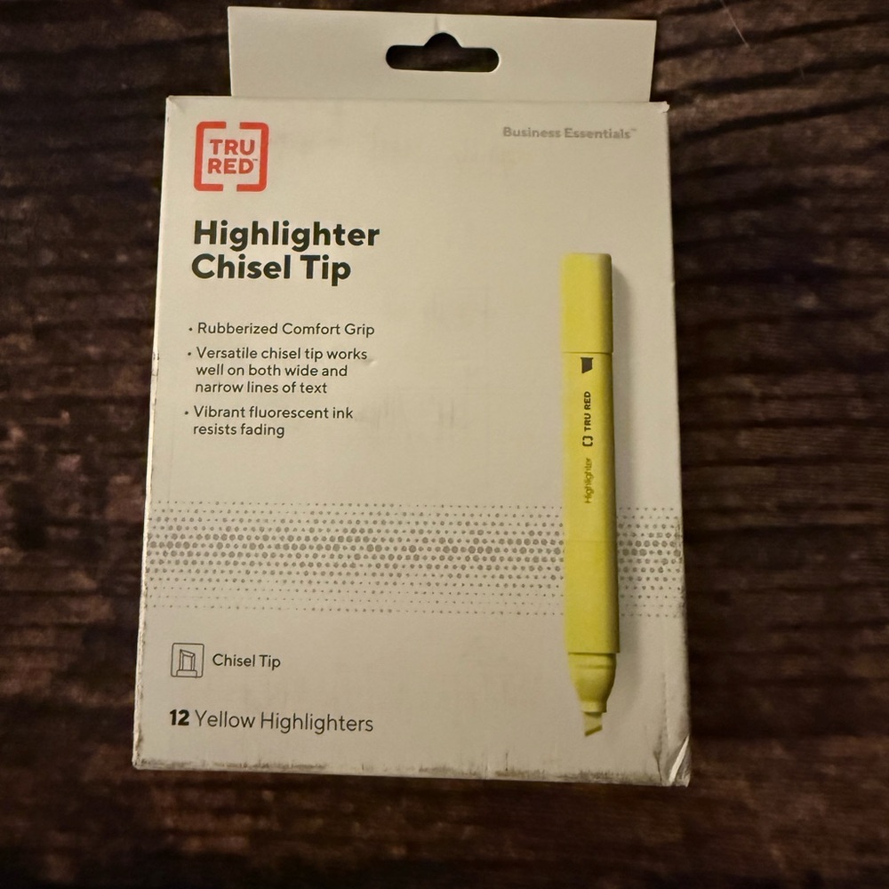 TRU RED Tank Highlighter with Grip Chisel Tip Yellow Dozen TR54579